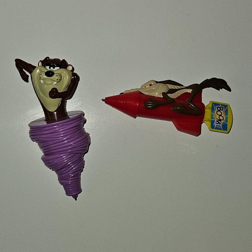 2 VTG Looney Tunes Ink Pen Lot Taz Tasmanian Devil Wile E Coyote Wendy's READ